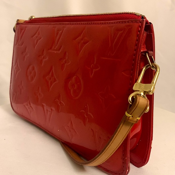 Louis Vuitton - Picture 1 of 2